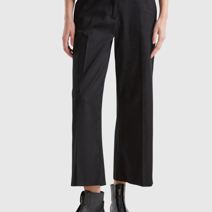 Kadın Siyah Pamuk Karışımlı Arkası Düğmeli Cepli Bol Paça Pantolon