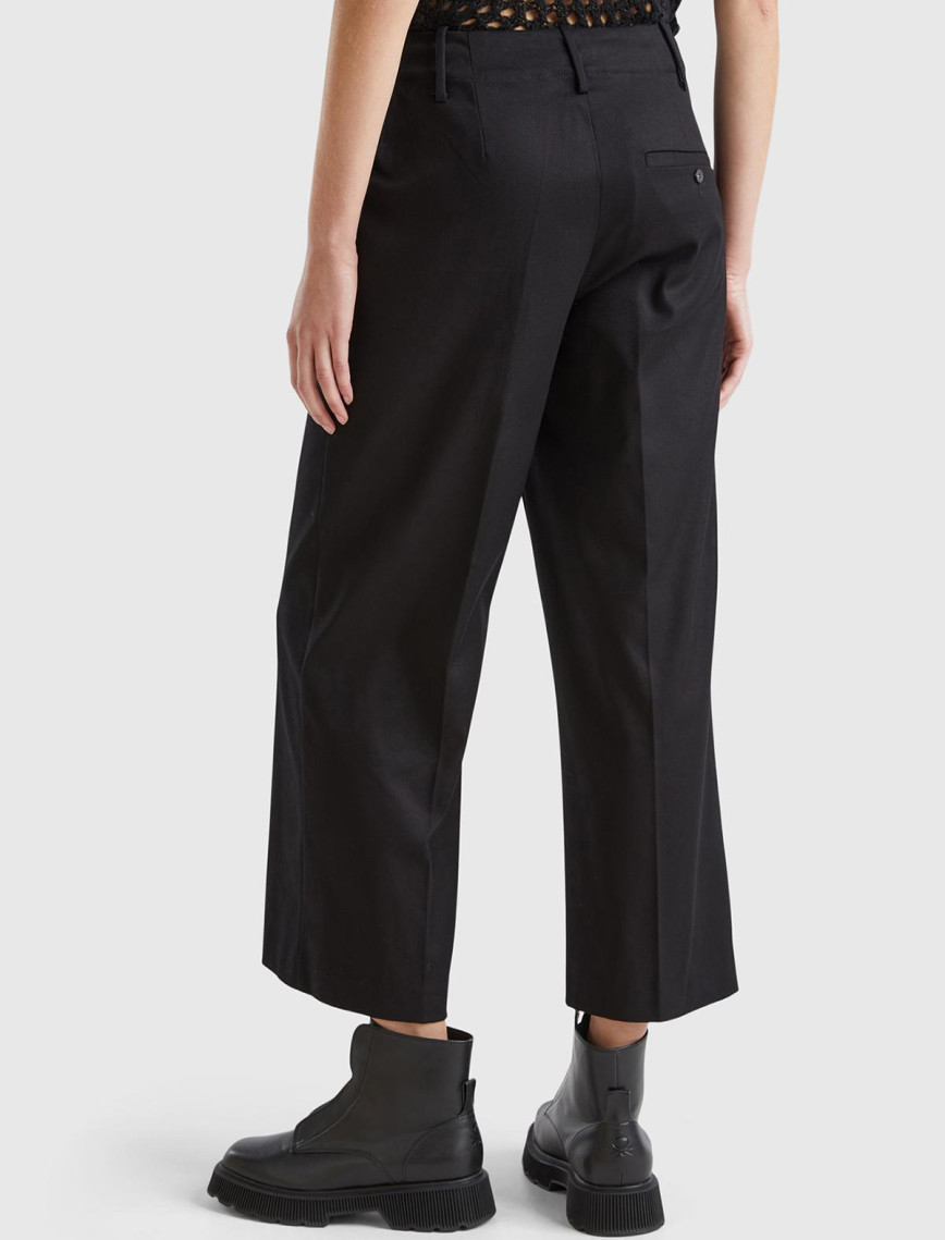 Kadın Siyah Pamuk Karışımlı Arkası Düğmeli Cepli Bol Paça Pantolon Kadın Siyah Pamuk Karışımlı Arkası Düğmeli Cepli Bol Paça Pantolon