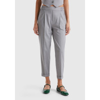 Kadın Gri Viskoz Karışımlı Yanı ve Arkası Büzgülü Kıvrık Paça Pantolon Kadın Gri Viskoz Karışımlı Yanı ve Arkası Büzgülü Kıvrık Paça Pantolon