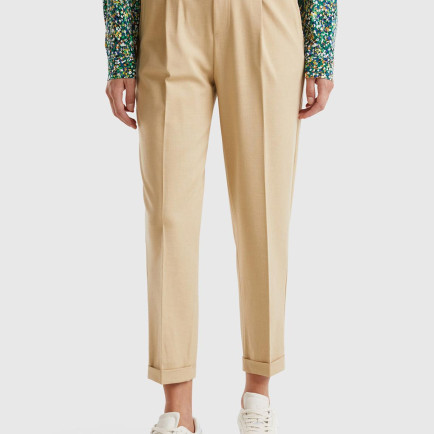 Kadın Bej Viskoz Karışımlı Yanı ve Arkası Büzgülü Kıvrık Paça Pantolon