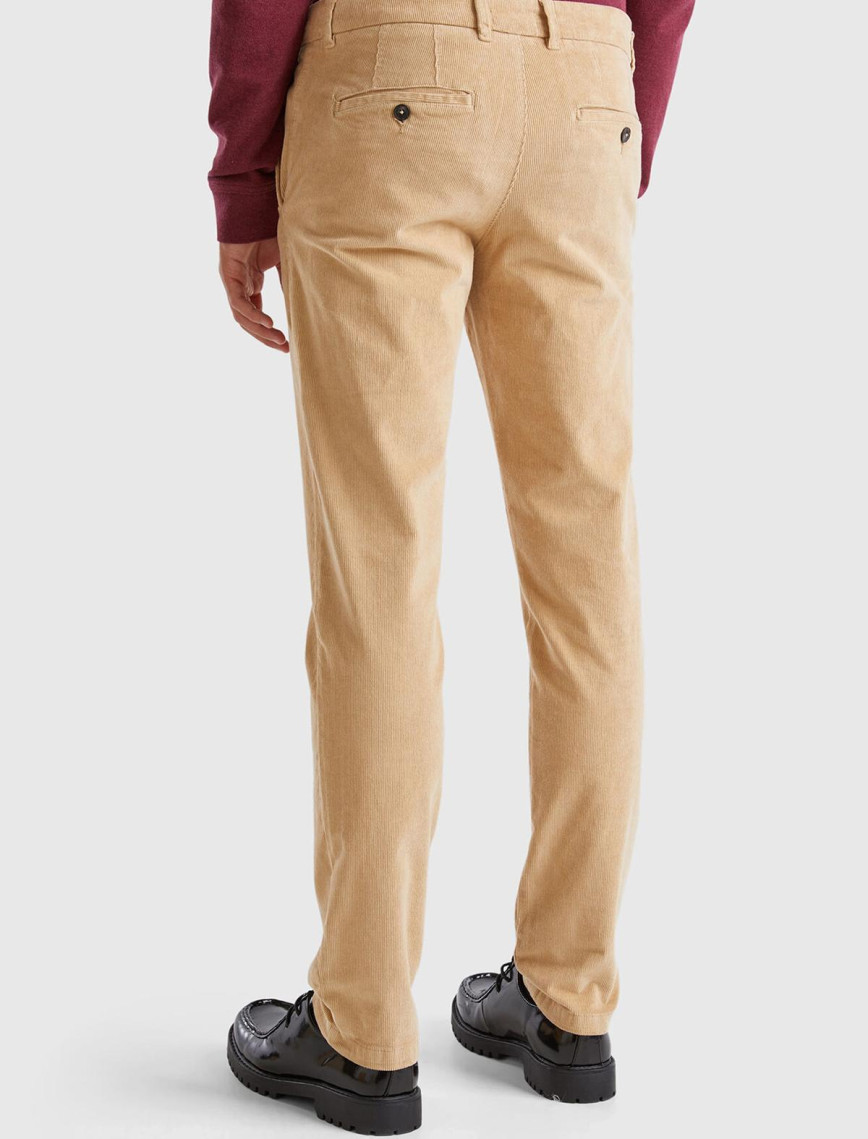 Erkek Bej Pamuk Karışımlı Arkası Biyeli Cepli Dar Kesim Kadife Pantolon Erkek Bej Pamuk Karışımlı Arkası Biyeli Cepli Dar Kesim Kadife Pantolon