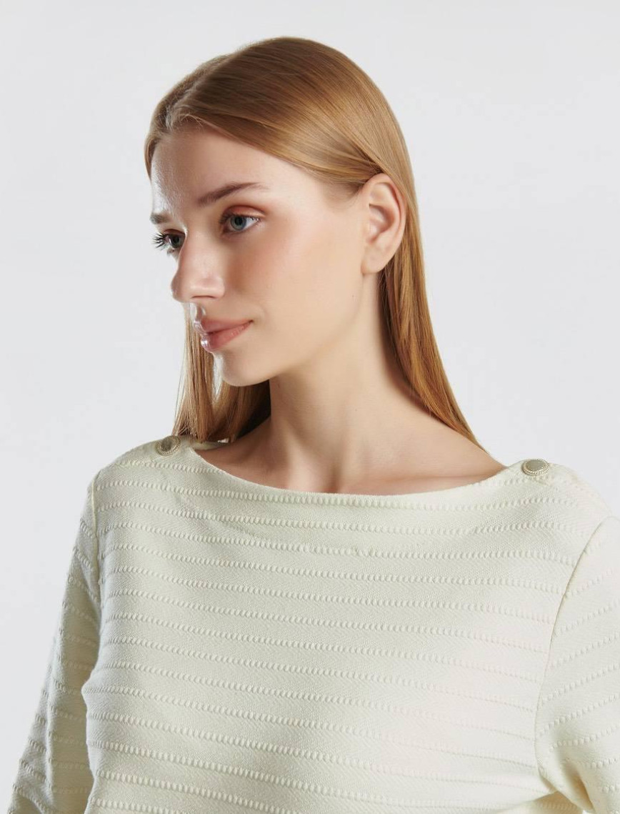 Kadın Krem Pamuk Karışımlı Omzu Düğme Detaylı Kayık Yaka Kısa Sweatshirt Kadın Krem Pamuk Karışımlı Omzu Düğme Detaylı Kayık Yaka Kısa Sweatshirt