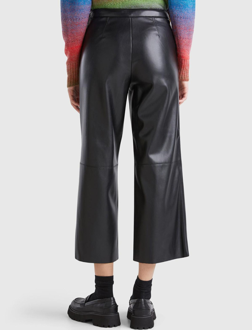 Kadın Siyah Dikiş Detaylı Görünmez Fermuarlı Bol Paça Pantolon Kadın Siyah Dikiş Detaylı Görünmez Fermuarlı Bol Paça Pantolon