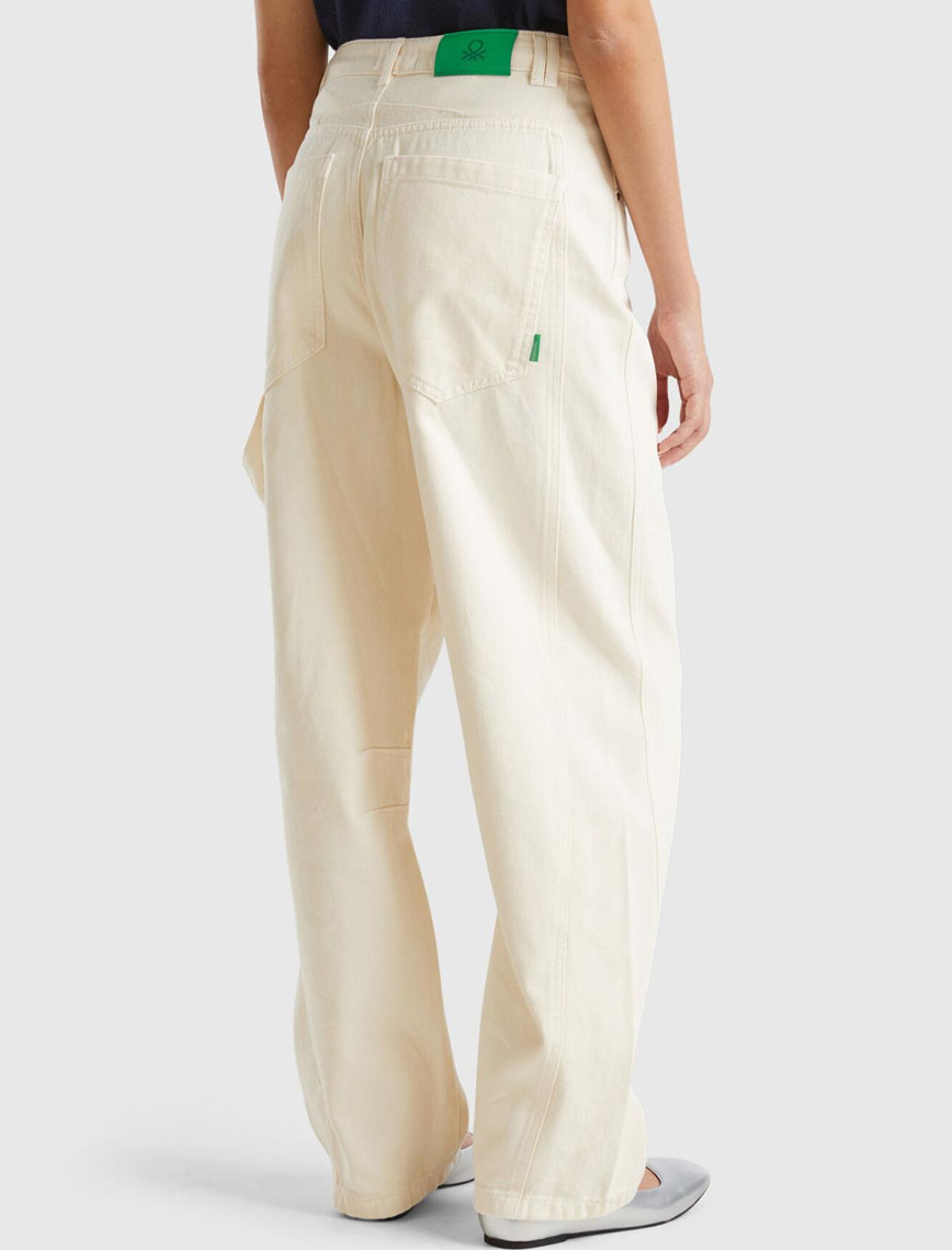 Kadın Beyaz %100 Pamuk Arkası Logo Etiketli Bol Kesim Pantolon Kadın Beyaz %100 Pamuk Arkası Logo Etiketli Bol Kesim Pantolon