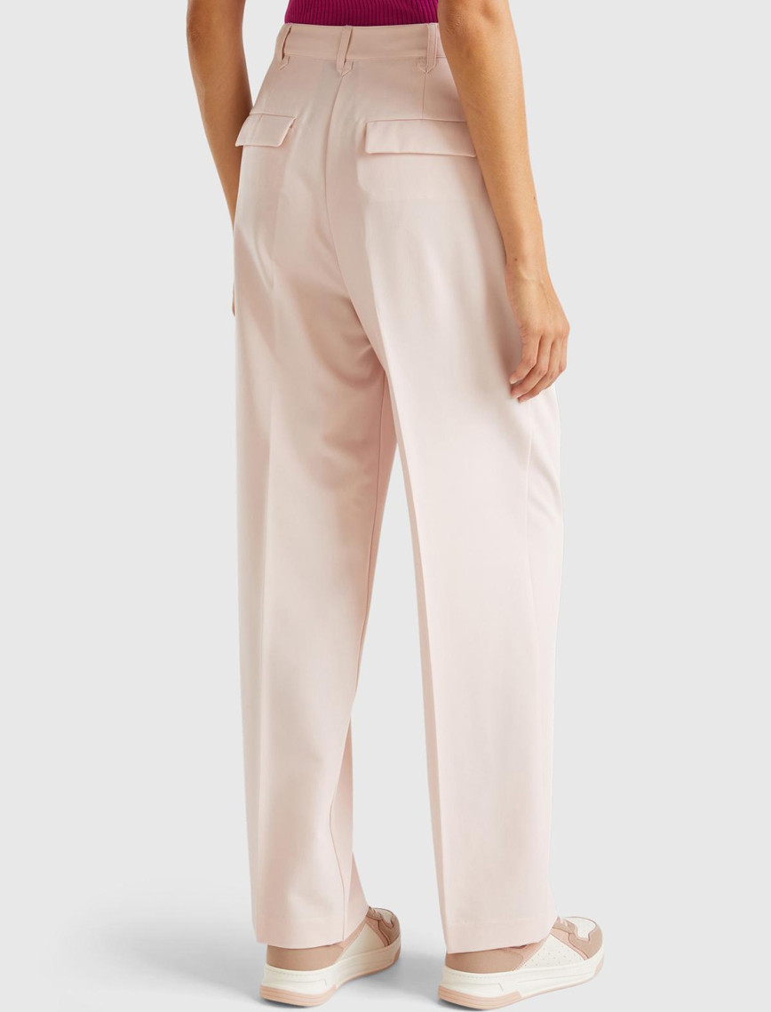 Kadın Toz Pembe Viskoz Karışımlı Arkası Kapaklı Cepli Geniş Paça Pantolon Kadın Toz Pembe Viskoz Karışımlı Arkası Kapaklı Cepli Geniş Paça Pantolon