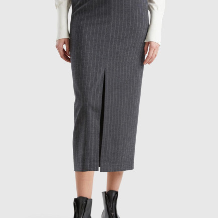 Kadın Antrasit Viskoz Karışımlı Cepli Önü Yırtmaçlı Çizgili Midi Etek Kadın Antrasit Viskoz Karışımlı Cepli Önü Yırtmaçlı Çizgili Midi Etek