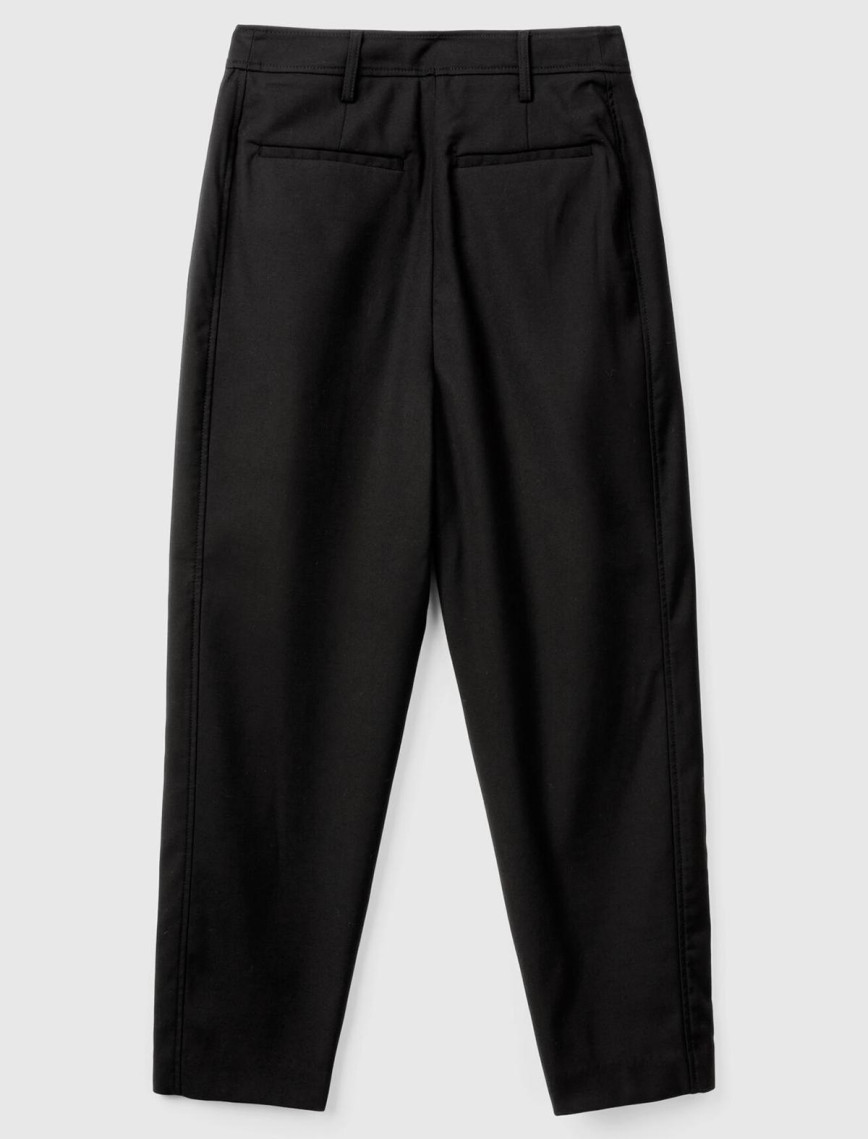 Kadın Siyah Yün ve Viskoz Karışımlı Paçası Düğme Detaylı Pantolon Kadın Siyah Yün ve Viskoz Karışımlı Paçası Düğme Detaylı Pantolon