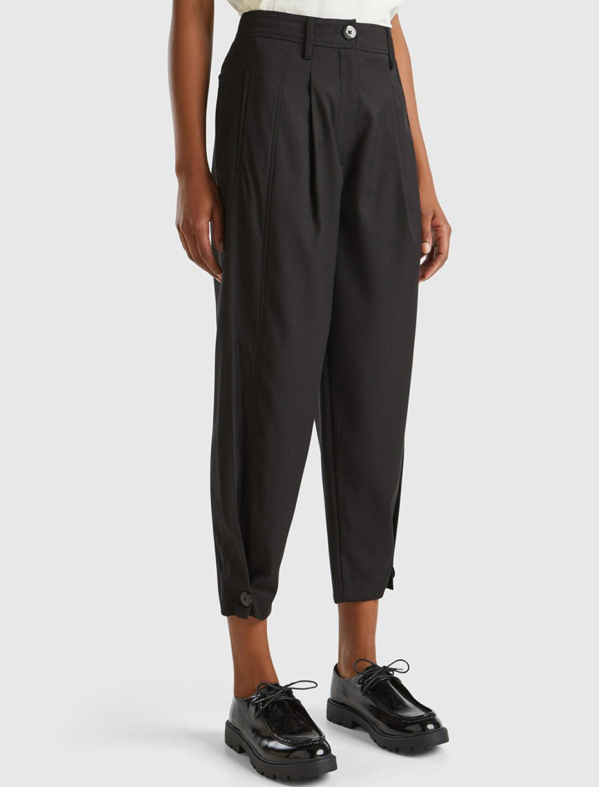 Kadın Siyah Yün ve Viskoz Karışımlı Paçası Düğme Detaylı Pantolon Kadın Siyah Yün ve Viskoz Karışımlı Paçası Düğme Detaylı Pantolon