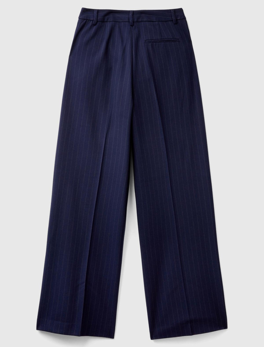 Kadın Lacivert Viskoz Karışımlı Önü Cepli İnce Çizgili Geniş Paça Pantolon Kadın Lacivert Viskoz Karışımlı Önü Cepli İnce Çizgili Geniş Paça Pantolon