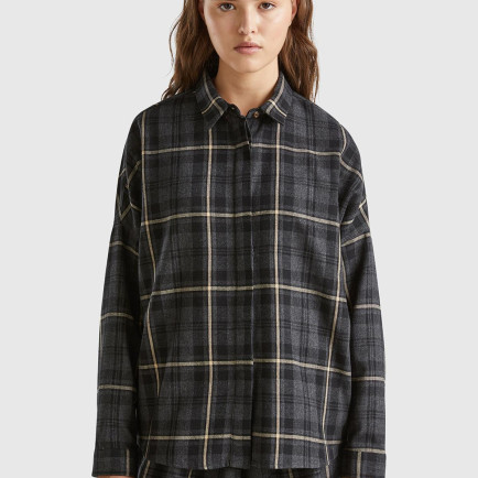 Kadın Antrasit Pamuk ve Yün Karışımlı Gizli Düğmeli Sivri Yaka Gömlek