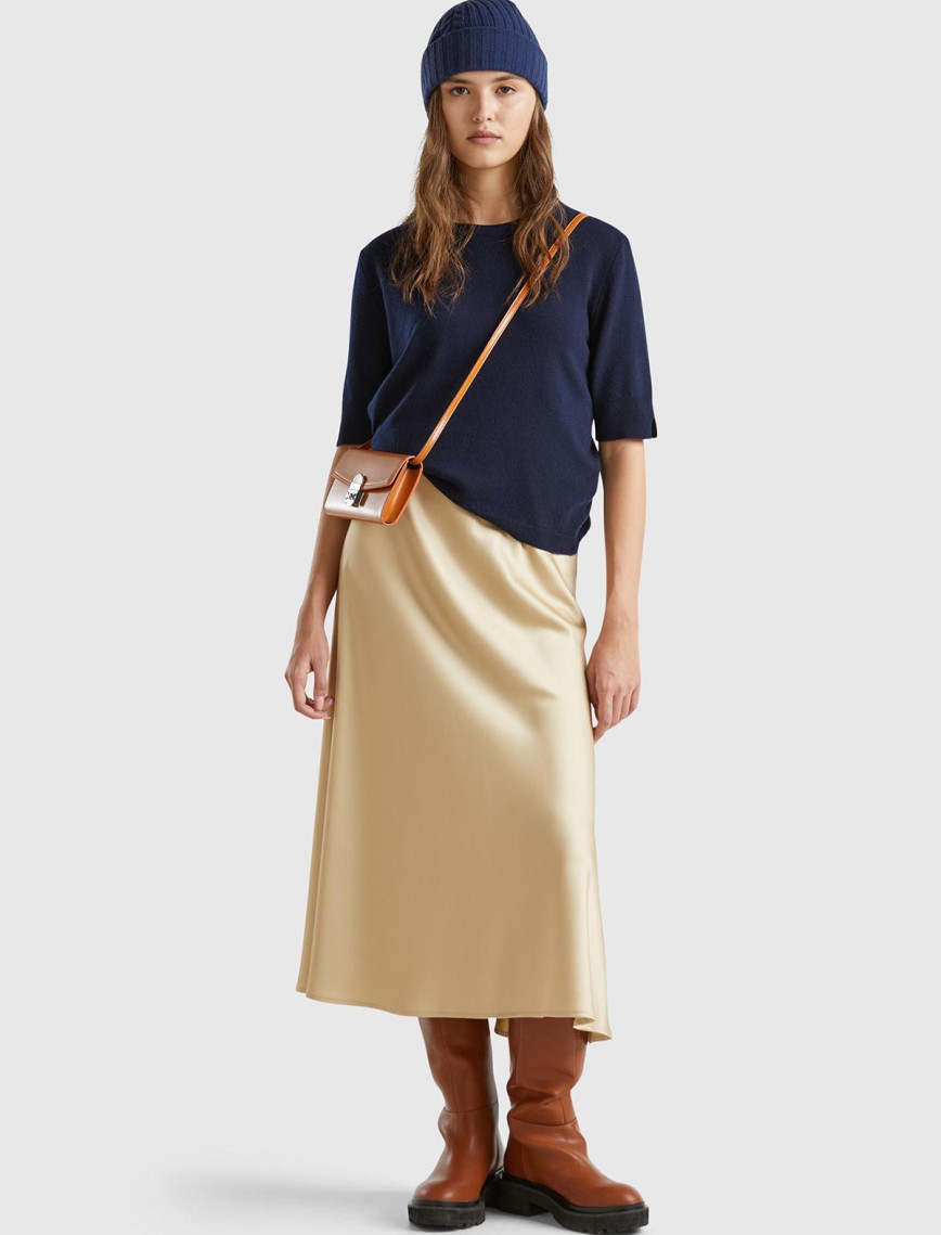 Kadın Bej Viskoz Karışımlı Ucu Fırfırlı Saten Görünümlü Midi Etek Kadın Bej Viskoz Karışımlı Ucu Fırfırlı Saten Görünümlü Midi Etek