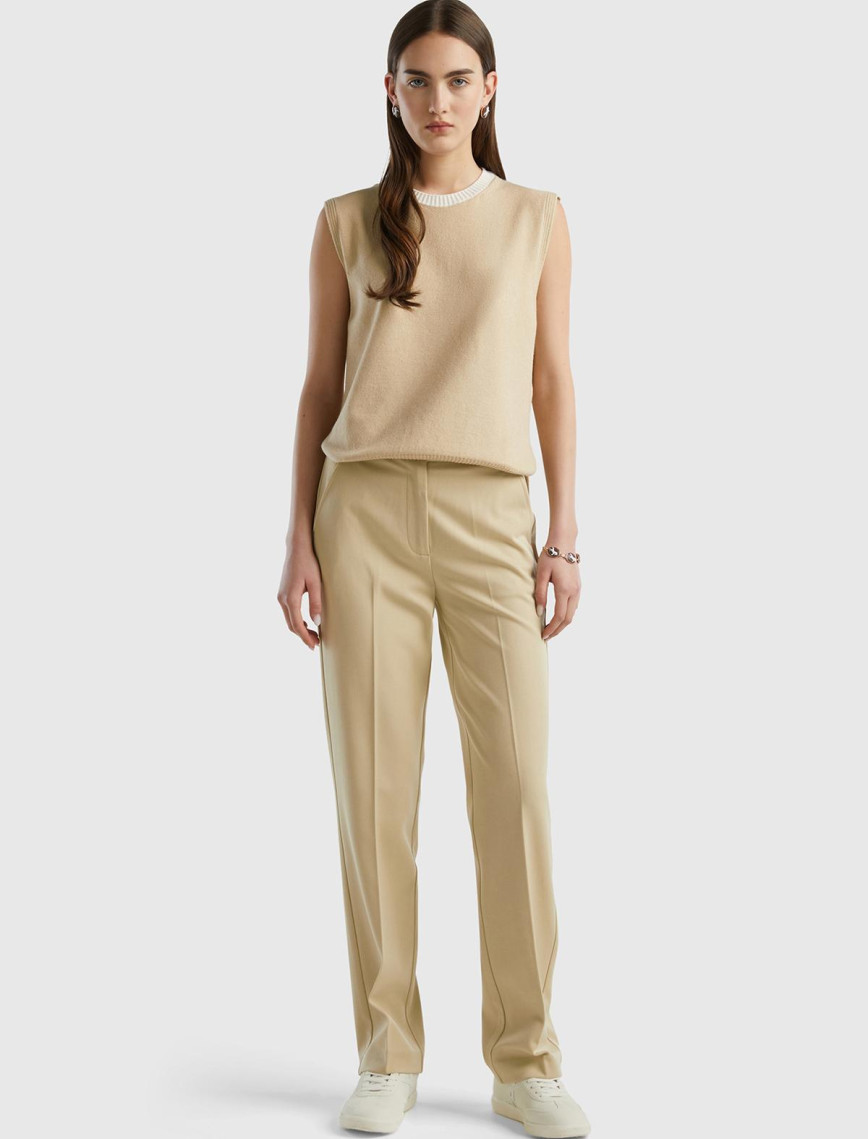 Kadın Bej Viskoz Karışımlı Yanları Yırtmaçlı Kolsuz Kazak