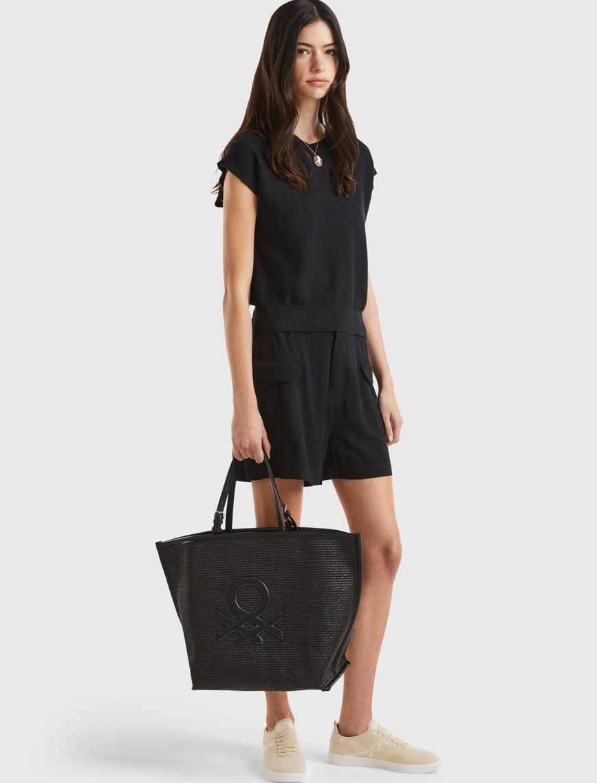 Kadın Siyah %100 Viskoz Arkası Logo Etiketli Yama Cepli Şort