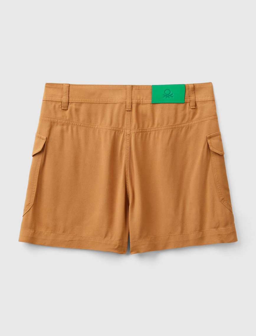 Kadın Taba %100 Viskoz Arkası Logo Etiketli Yama Cepli Şort