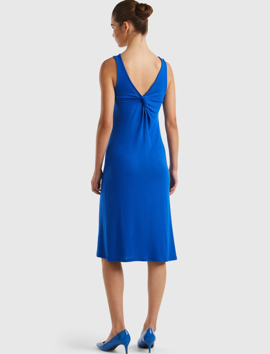 Kadın Saks Mavi Viskoz Karışımlı Arkası Üçgen ve Düğüm Detaylı Kolsuz Elbise Kadın Saks Mavi Viskoz Karışımlı Arkası Üçgen ve Düğüm Detaylı Kolsuz Elbise