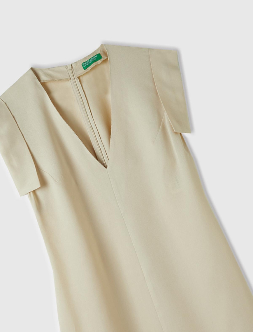 Kadın Bej %100 Liyosel Beli Daralan Yandan Fermuarlı V Yaka Elbise Kadın Bej %100 Liyosel Beli Daralan Yandan Fermuarlı V Yaka Elbise