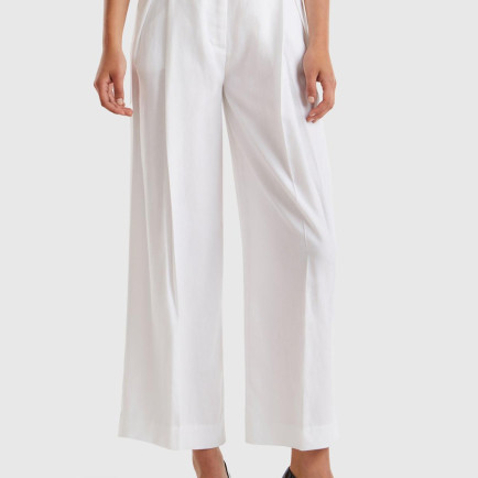 Kadın Beyaz Liyosel ve Keten Karışımlı Önü Pilili Pantolon