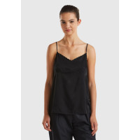 Kadın Siyah Viskon Karışımlı Göğsü ve Etek Ucu Fırfırlı İnce Askılı Bluz Kadın Siyah Viskon Karışımlı Göğsü ve Etek Ucu Fırfırlı İnce Askılı Bluz