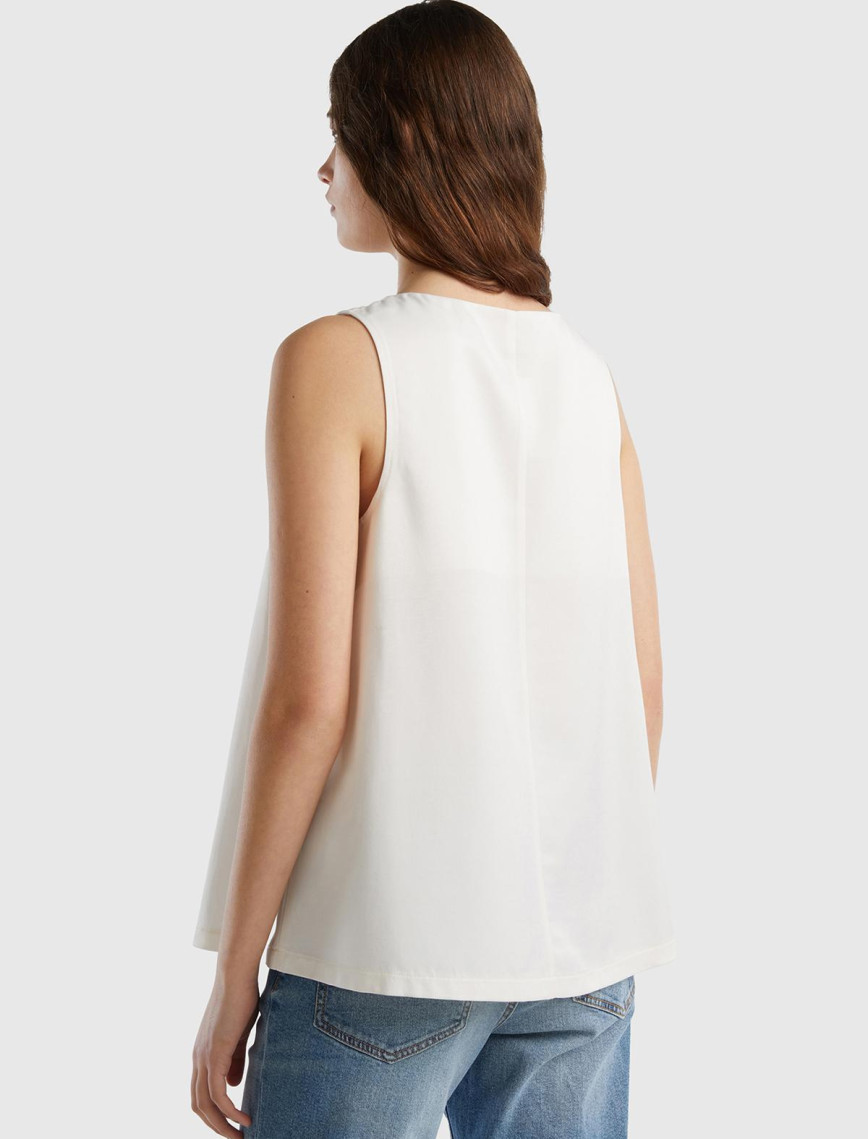 Kadın Krem Viskoz Karışımlı Saten Kolsuz Bluz