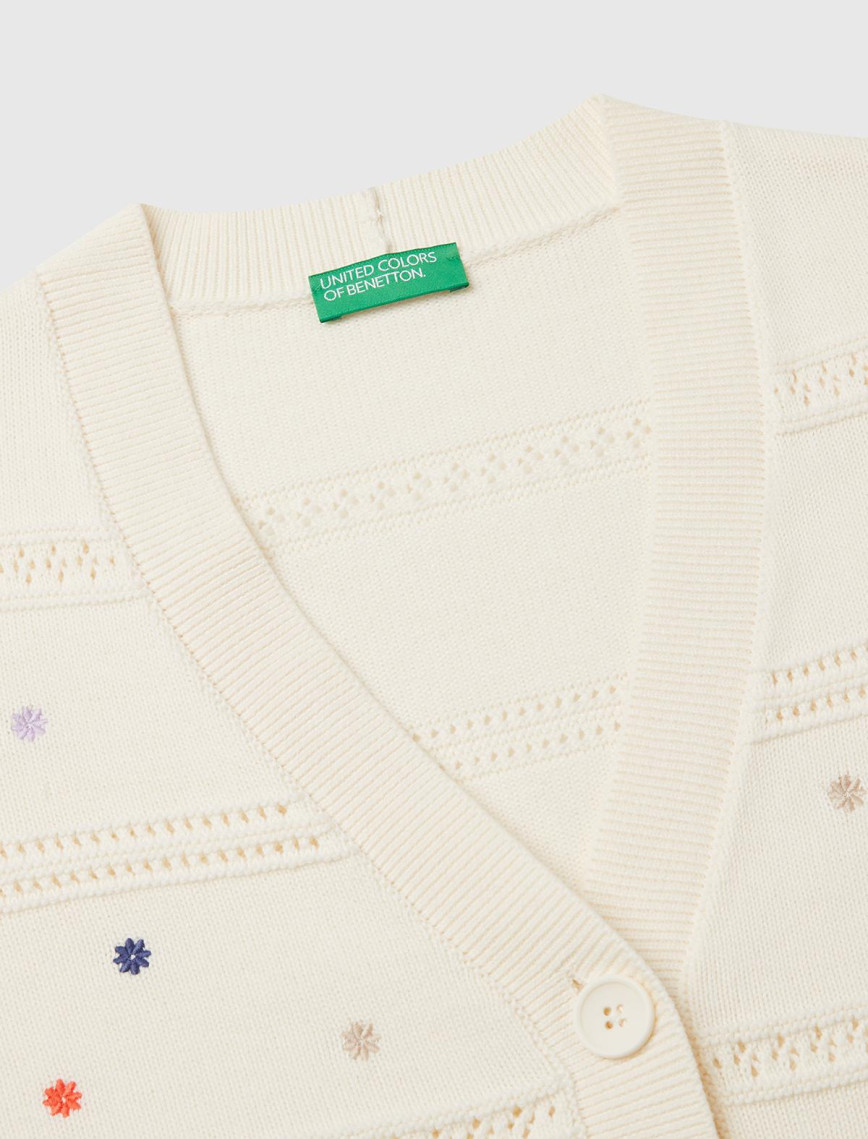 Kadın Krem %100 Pamuk Çiçek İşlemeli Nervür Detaylı Düşük Omuzlu Hırka Kadın Krem %100 Pamuk Çiçek İşlemeli Nervür Detaylı Düşük Omuzlu Hırka