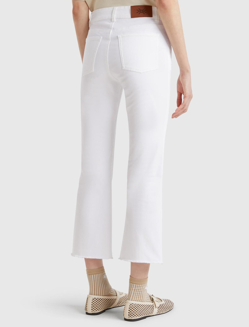 Kadın Beyaz 5 Cepli Kısa Paça Denim Pantolon Kadın Beyaz 5 Cepli Kısa Paça Denim Pantolon