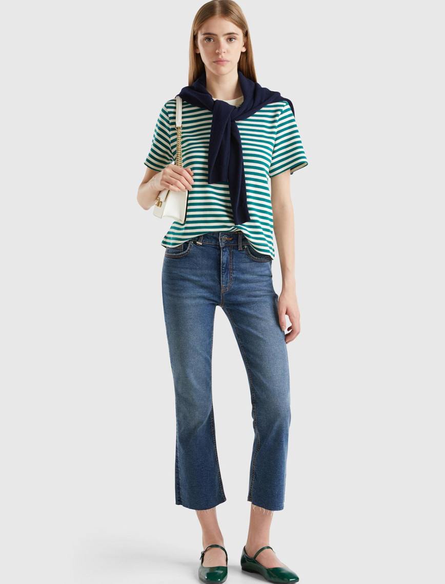 Kadın Koyu Mavi Streç Pamuklu Paçası Kesik Geniş Paça Denim Pantolon Kadın Koyu Mavi Streç Pamuklu Paçası Kesik Geniş Paça Denim Pantolon