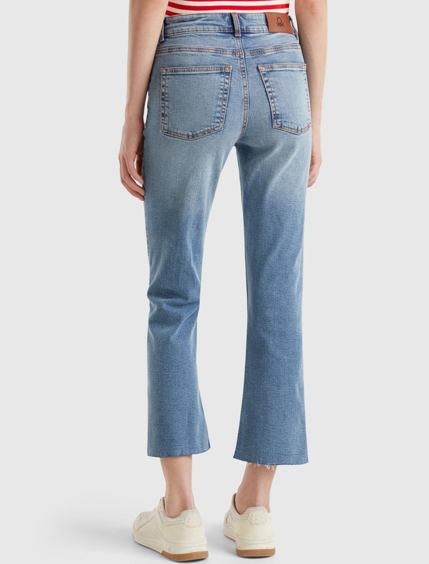 Kadın Açık Mavi Streç Pamuklu Paçası Kesik Geniş Paça Denim Pantolon Kadın Açık Mavi Streç Pamuklu Paçası Kesik Geniş Paça Denim Pantolon