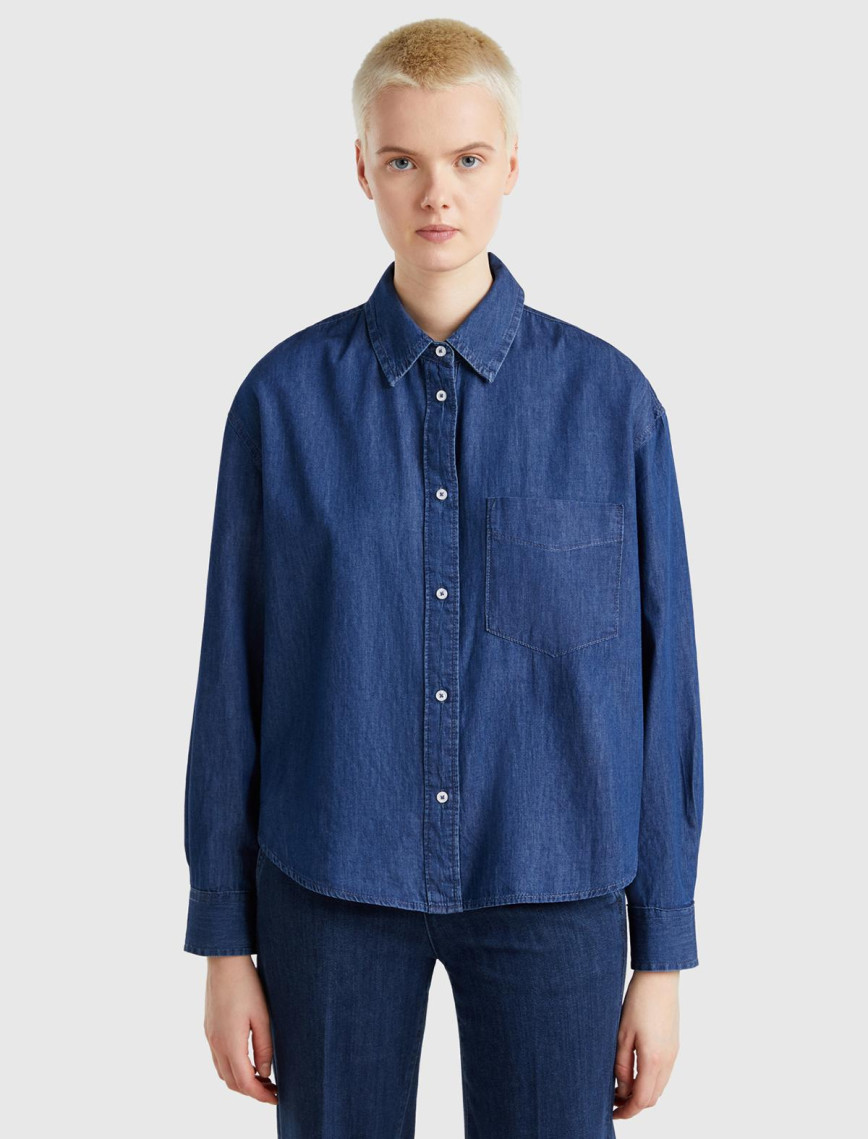 Kadın Koyu Mavi %100 Pamuk Göğüs Cepli Yanları Yuvarlak Kesimli Denim Gömlek Kadın Koyu Mavi %100 Pamuk Göğüs Cepli Yanları Yuvarlak Kesimli Denim Gömlek