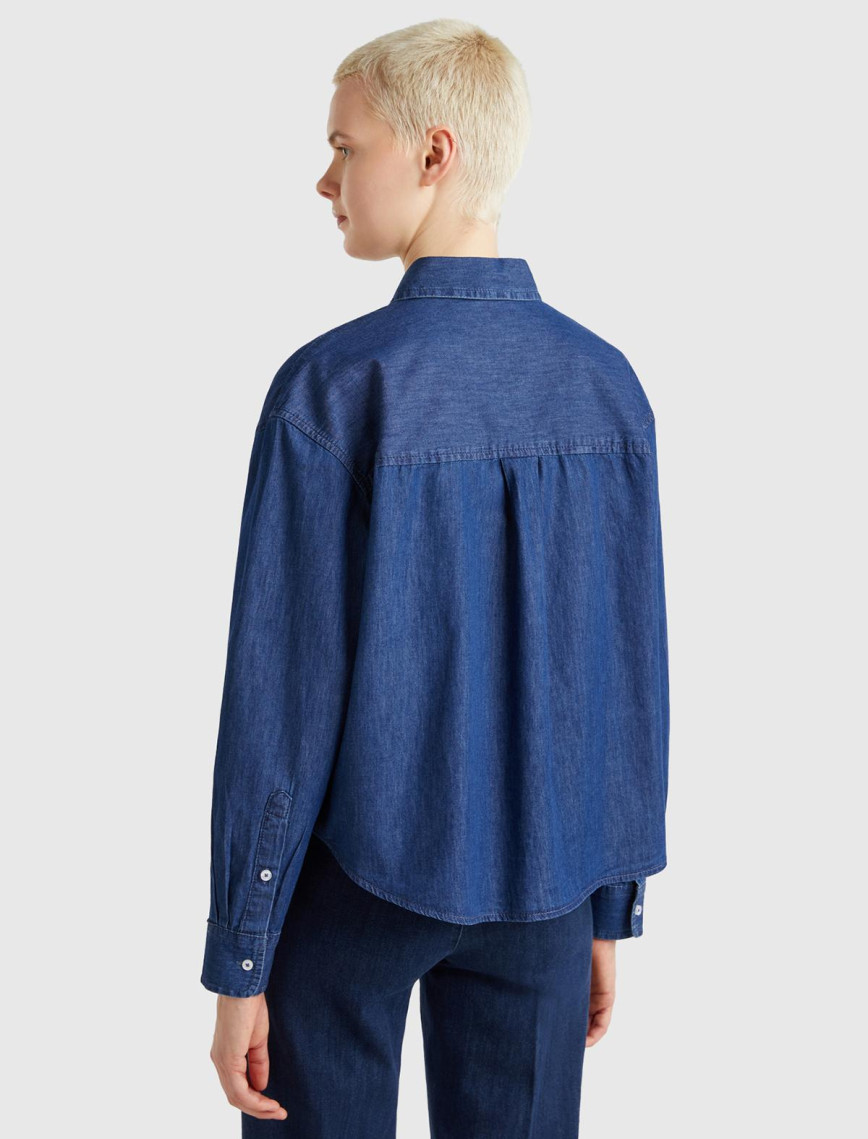 Kadın Koyu Mavi %100 Pamuk Göğüs Cepli Yanları Yuvarlak Kesimli Denim Gömlek Kadın Koyu Mavi %100 Pamuk Göğüs Cepli Yanları Yuvarlak Kesimli Denim Gömlek