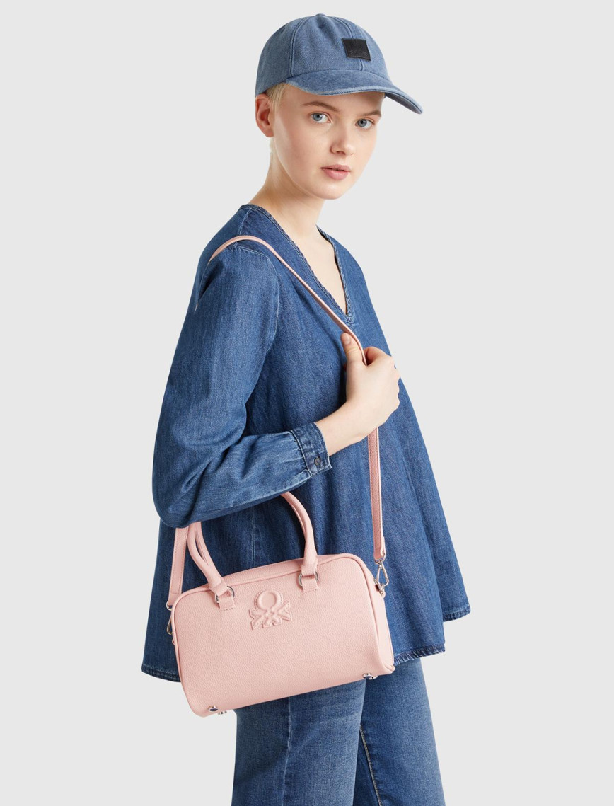 Kadın Pembe Kabartma Logolu Çift Saplı Omuz Çantası Kadın Pembe Kabartma Logolu Çift Saplı Omuz Çantası