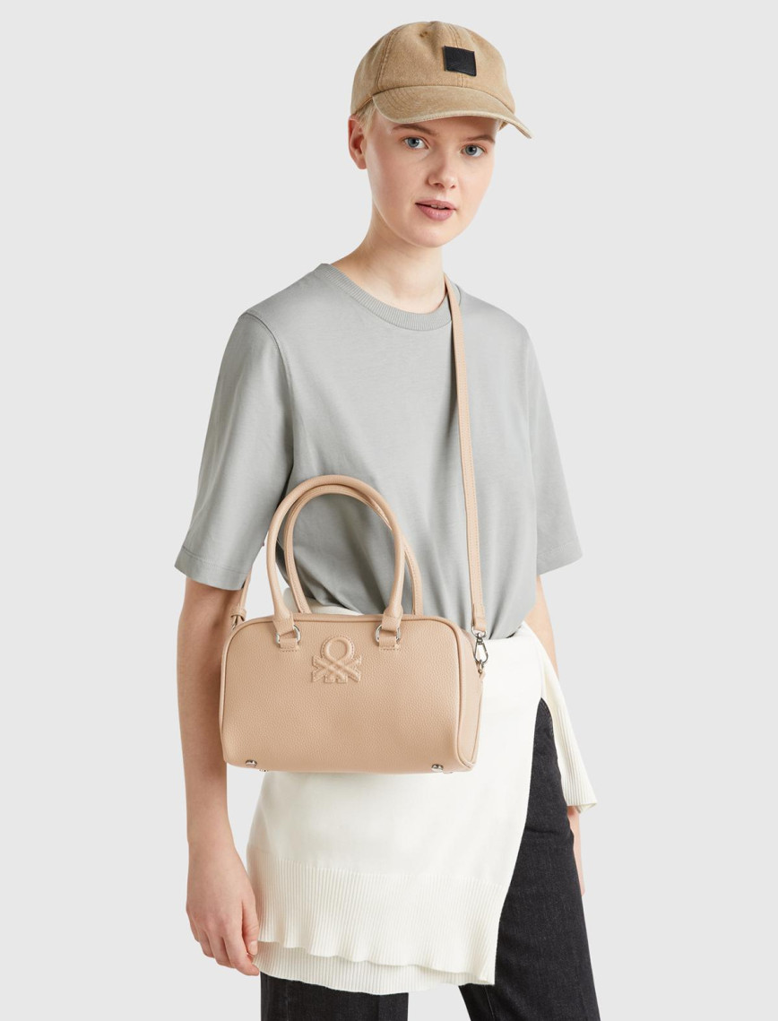 Kadın Pembe Kabartma Logolu Çift Saplı Omuz Çantası Kadın Pembe Kabartma Logolu Çift Saplı Omuz Çantası