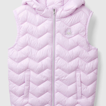 Kız Çocuk Lila Sol Göğsü Logo İşlemeli Yanları Cepli Kapüşonlu Pufa Yelek Kız Çocuk Lila Sol Göğsü Logo İşlemeli Yanları Cepli Kapüşonlu Pufa Yelek