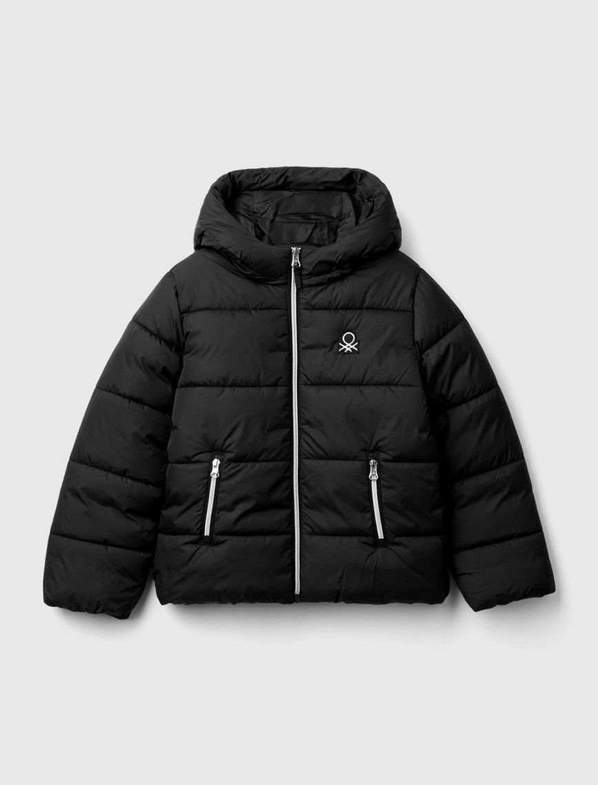 Kız Çocuk Siyah Sol Göğsü Logo İşlemeli Cepli Kapüşonlu Yüksek Yaka Mont Kız Çocuk Siyah Sol Göğsü Logo İşlemeli Cepli Kapüşonlu Yüksek Yaka Mont