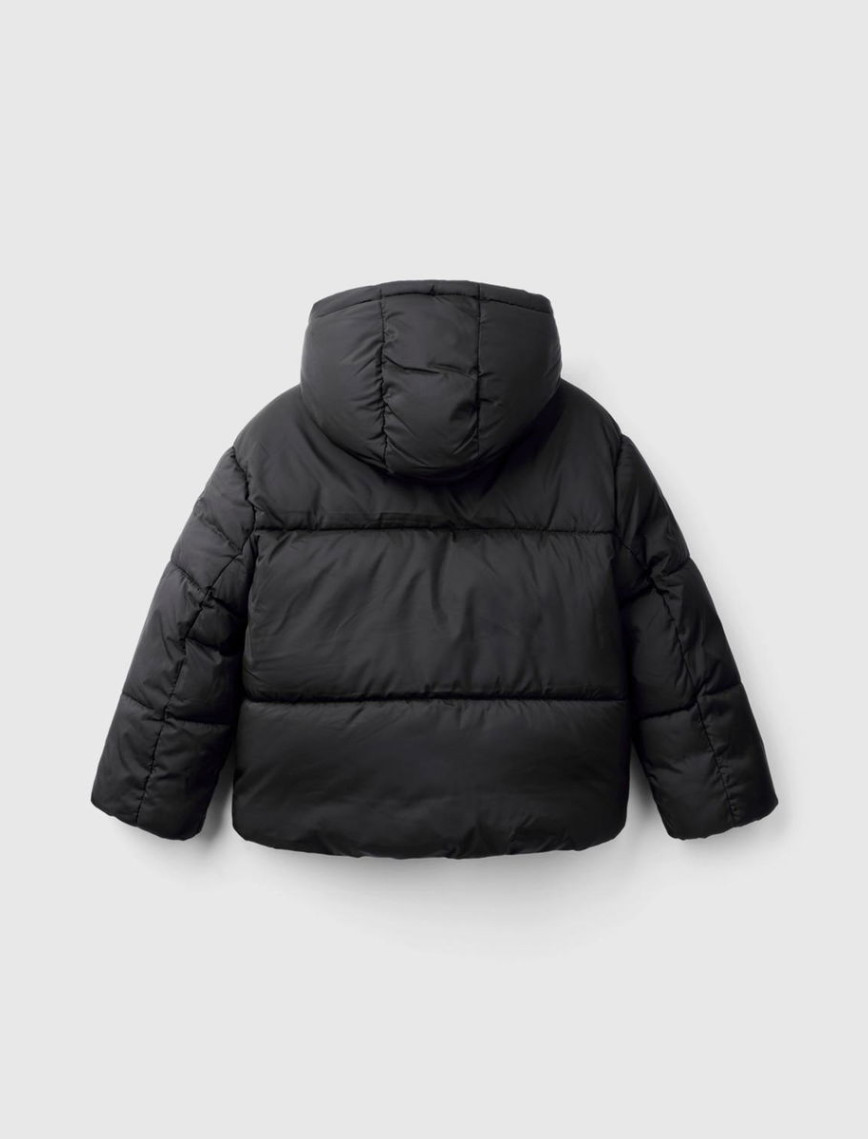 Kız Çocuk Siyah Kolu Logo İşlemeli Fermuarlı ve Kapüşonlu Kısa Pufa Mont