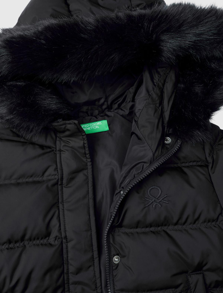 Kız Çocuk Siyah Sol Göğsü Logolu Çıkarılabilir Kapüşonlu Uzun Kuş Tüyü Ceket Kız Çocuk Siyah Sol Göğsü Logolu Çıkarılabilir Kapüşonlu Uzun Kuş Tüyü Ceket