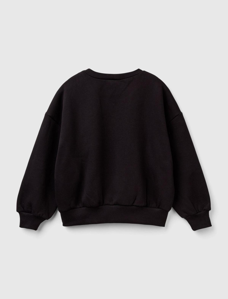 Kız Çocuk Siyah Etek Ucu Logo Etiketli Önü Baskılı Düşük Omuz Sweatshirt Kız Çocuk Siyah Etek Ucu Logo Etiketli Önü Baskılı Düşük Omuz Sweatshirt