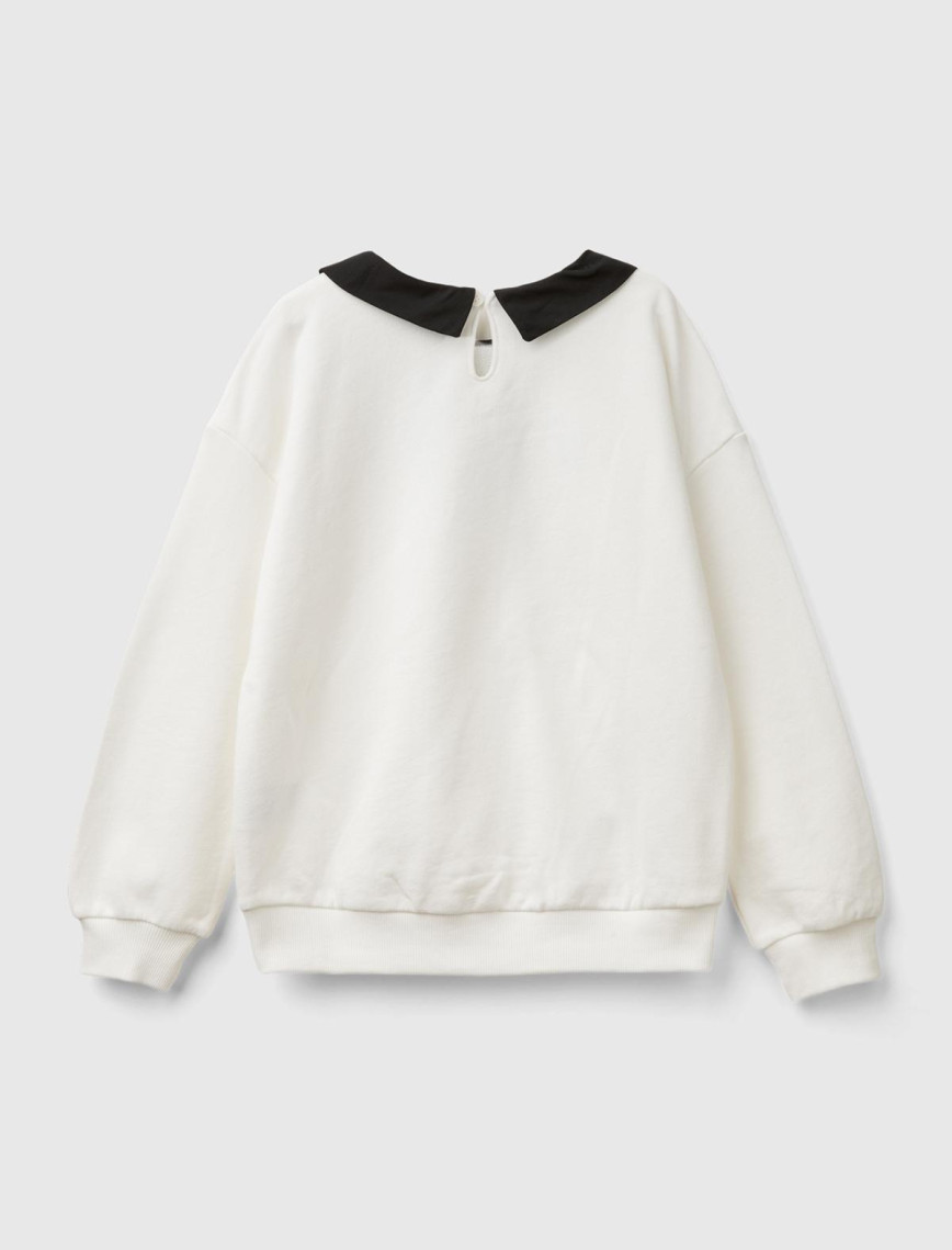 Kız Çocuk Beyaz Etek Ucu Logo Etiketli Önü Parlak Wednesday Baskılı Sweatshirt Kız Çocuk Beyaz Etek Ucu Logo Etiketli Önü Parlak Wednesday Baskılı Sweatshirt