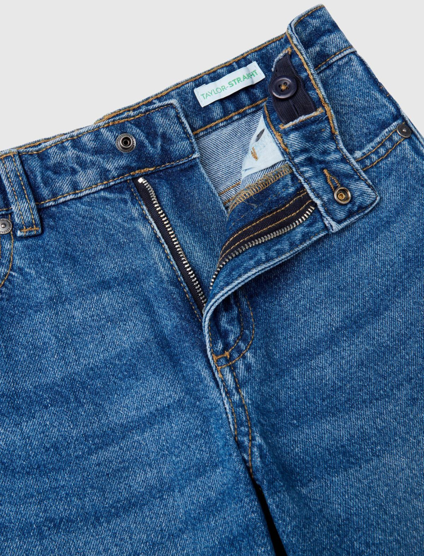 Kız Çocuk Koyu Denim Arkası Logo Detaylı 5 Cepli Rahat Kesim Denim Pantolon Kız Çocuk Koyu Denim Arkası Logo Detaylı 5 Cepli Rahat Kesim Denim Pantolon