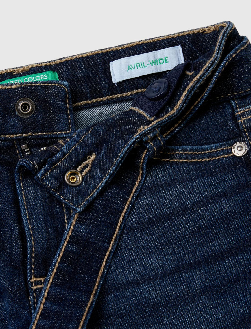 Kız Çocuk Koyu Denim Arka Cebi Logo Detaylı Beli Kuşaklı Geniş Paça Pantolon Kız Çocuk Koyu Denim Arka Cebi Logo Detaylı Beli Kuşaklı Geniş Paça Pantolon