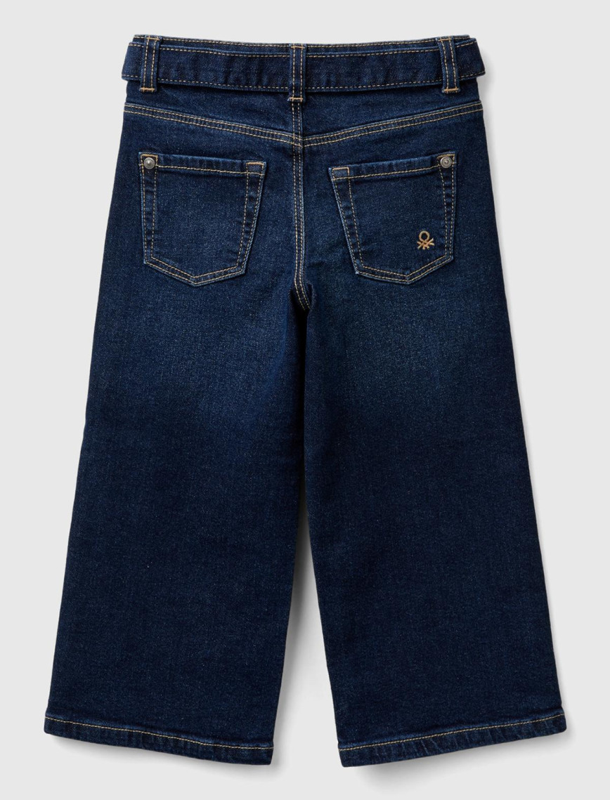 Kız Çocuk Koyu Denim Arka Cebi Logo Detaylı Beli Kuşaklı Geniş Paça Pantolon Kız Çocuk Koyu Denim Arka Cebi Logo Detaylı Beli Kuşaklı Geniş Paça Pantolon