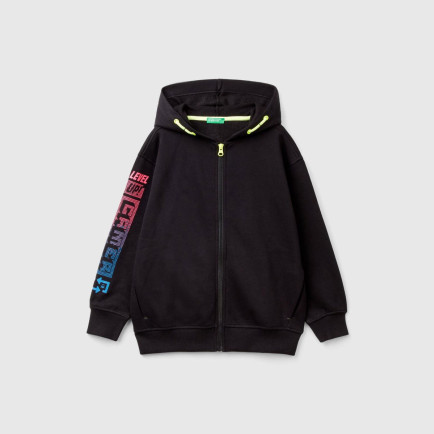 Erkek Çocuk Siyah Kontrast Renk Detaylı Baskılı Fermuarlı Kapüşonlu Sweatshirt Erkek Çocuk Siyah Kontrast Renk Detaylı Baskılı Fermuarlı Kapüşonlu Sweatshirt