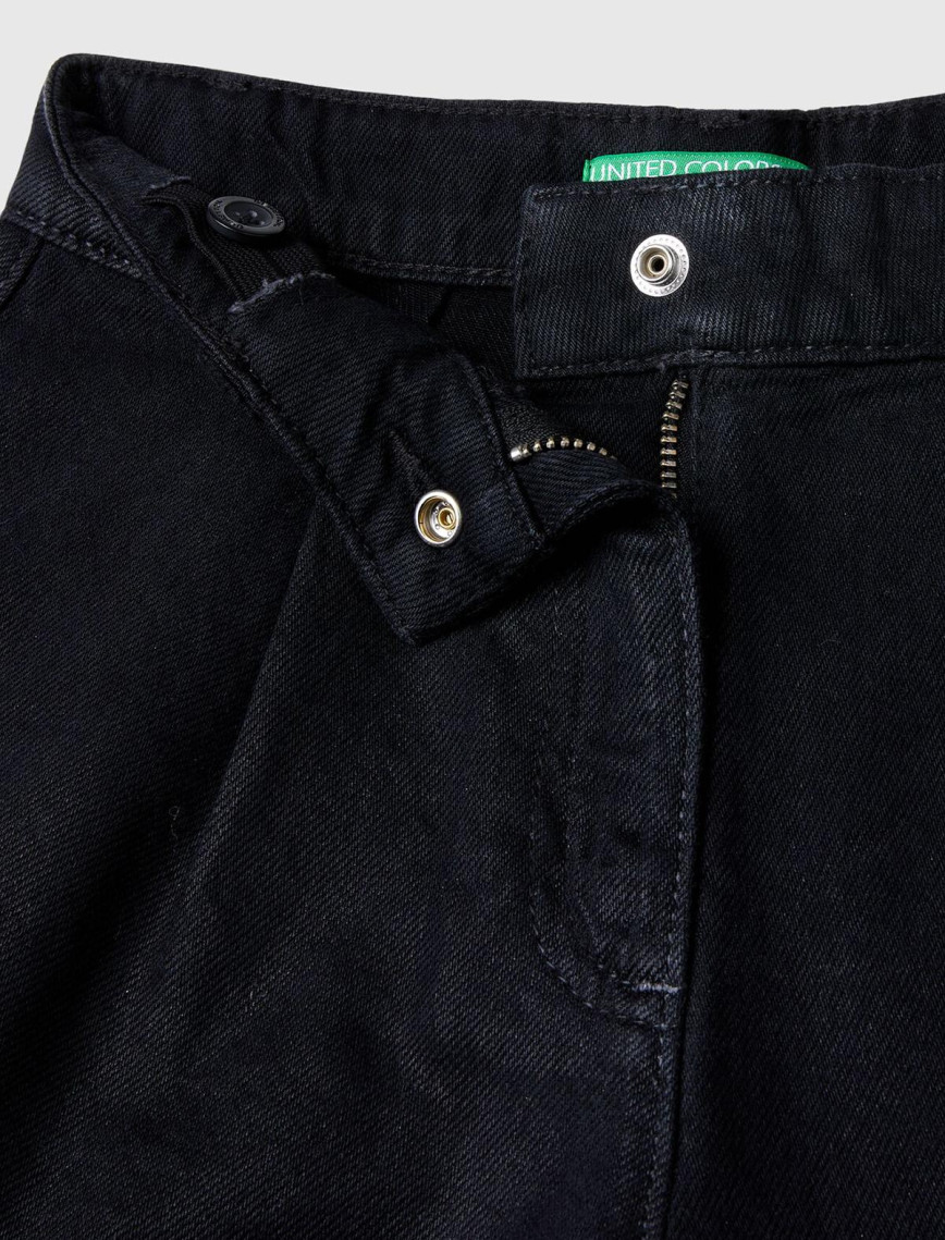 Kız Çocuk Siyah Önü Logo Detaylı 2 Pileli Kullanılmış Efektli Bermuda Şort Kız Çocuk Siyah Önü Logo Detaylı 2 Pileli Kullanılmış Efektli Bermuda Şort