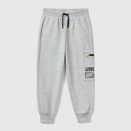 Erkek Çocuk Gri Melanj 3 Boyutlu Baskılı Sol Yanı Cepli Beli Lastikli Eşofman Altı Erkek Çocuk Gri Melanj 3 Boyutlu Baskılı Sol Yanı Cepli Beli Lastikli Eşofman Altı