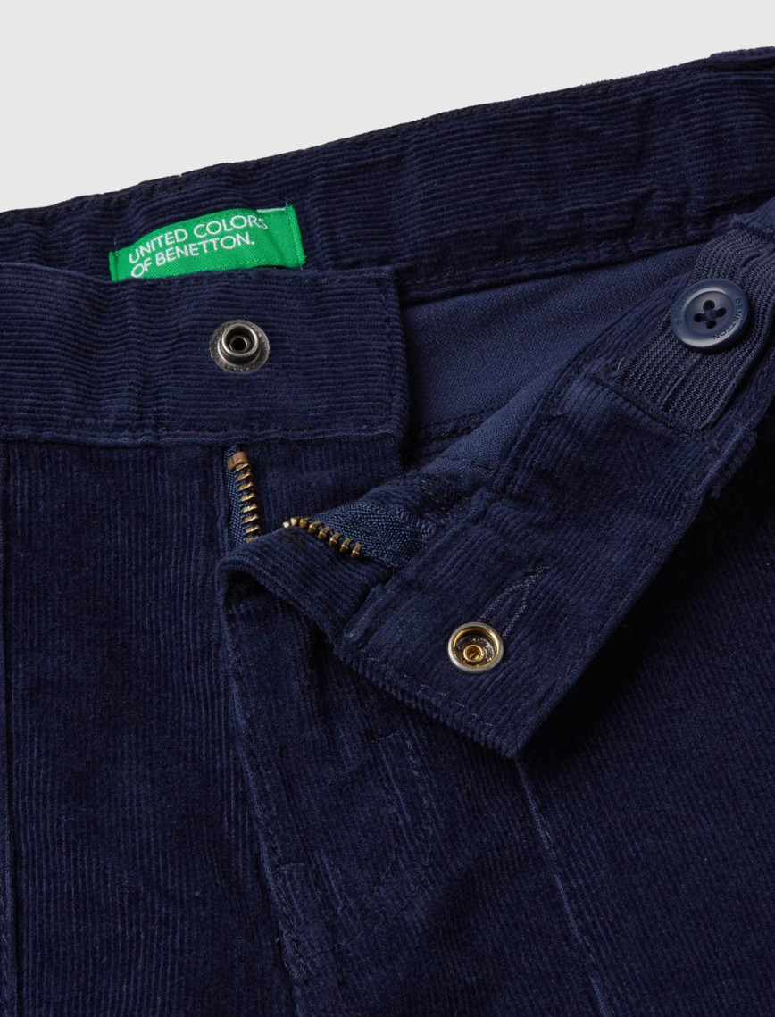 Erkek Çocuk Lacivert Arka Cebi Logo Detaylı Lastik Paça Kadife Pantolon Erkek Çocuk Lacivert Arka Cebi Logo Detaylı Lastik Paça Kadife Pantolon
