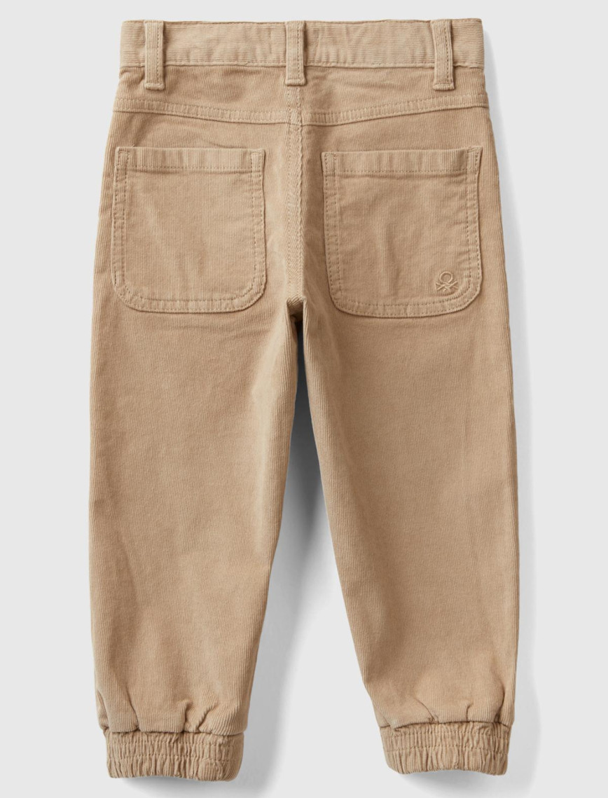 Erkek Çocuk Bej Arka Cebi Logo Detaylı Lastik Paça Kadife Pantolon Erkek Çocuk Bej Arka Cebi Logo Detaylı Lastik Paça Kadife Pantolon