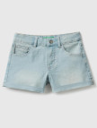 Kız Çocuk Açık Denim Eskitilmiş Efektli 5 Cepli Kısa Denim Şort Kız Çocuk Açık Denim Eskitilmiş Efektli 5 Cepli Kısa Denim Şort