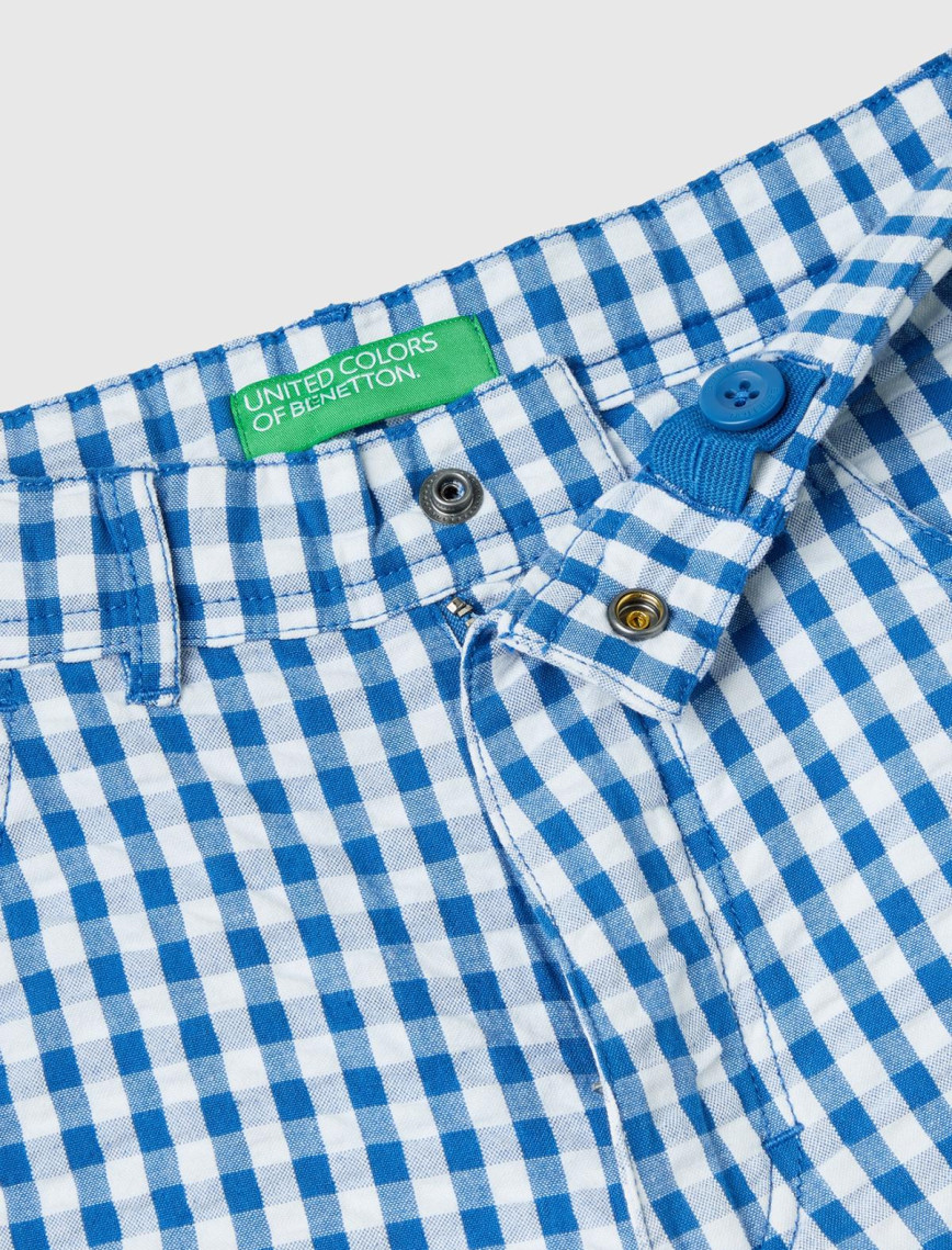 Erkek Çocuk Mavi-Beyaz Tamamı Desenli Arkası Logo İşlemeli Beli İpli Bermuda Şort Erkek Çocuk Mavi-Beyaz Tamamı Desenli Arkası Logo İşlemeli Beli İpli Bermuda Şort