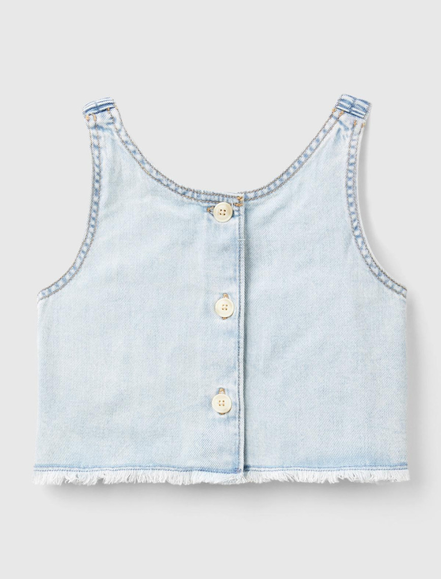 Kız Çocuk Açık Denim Önü Kelebek İşlemeli Arkası Düğmeli Kıvrık Askılı Bluz Kız Çocuk Açık Denim Önü Kelebek İşlemeli Arkası Düğmeli Kıvrık Askılı Bluz