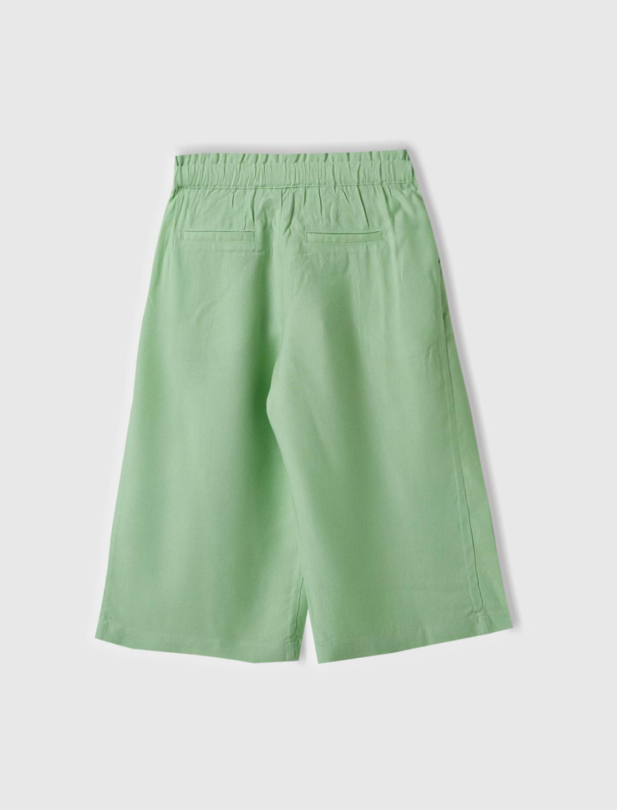 Kız Çocuk Açık Yeşil Beli Lastikli Arkası Biyeli Cepli Geniş Kesim Kısa Pantolon Kız Çocuk Açık Yeşil Beli Lastikli Arkası Biyeli Cepli Geniş Kesim Kısa Pantolon