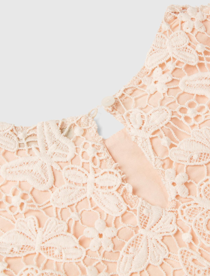 Kız Çocuk Krem Kolları Fırfırlı Etek Ucu Kesik Detaylı Bisiklet Yaka Bluz Kız Çocuk Krem Kolları Fırfırlı Etek Ucu Kesik Detaylı Bisiklet Yaka Bluz